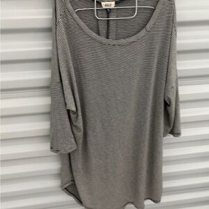 🌹BKE Women's Black & Light Gray Striped Scoop Neck Tunic